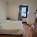 Apartman Casco Vello Oliva 8 *